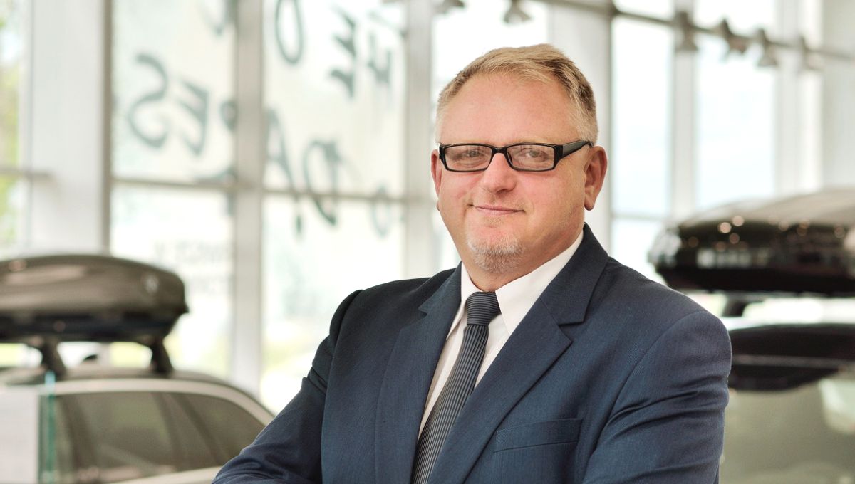 Robert Karczewski Doradca ds. Sprzedaży Zewnętrznej Części i Akcesoriów