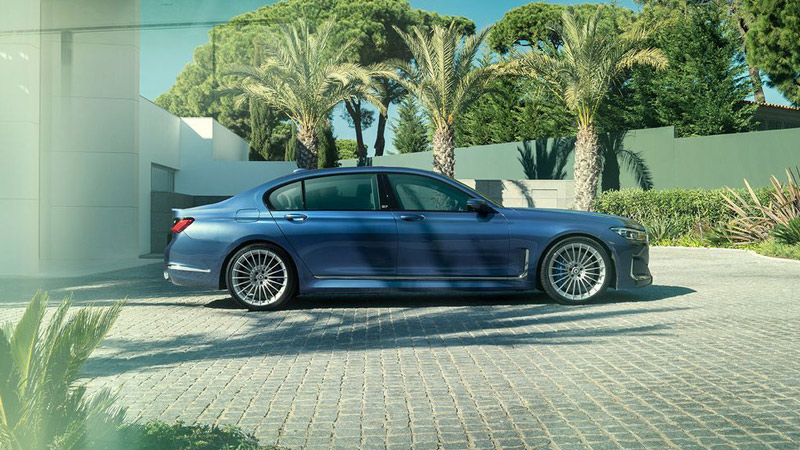 BMW ALPINA B7 - BMW na tle palm