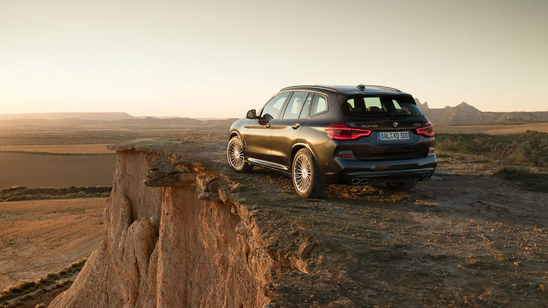 BMW ALPINA XD3 - zaparkowany na wzgórzu