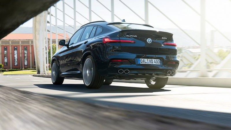 ALPINA - BMW podczas jazdy widok z tyłu