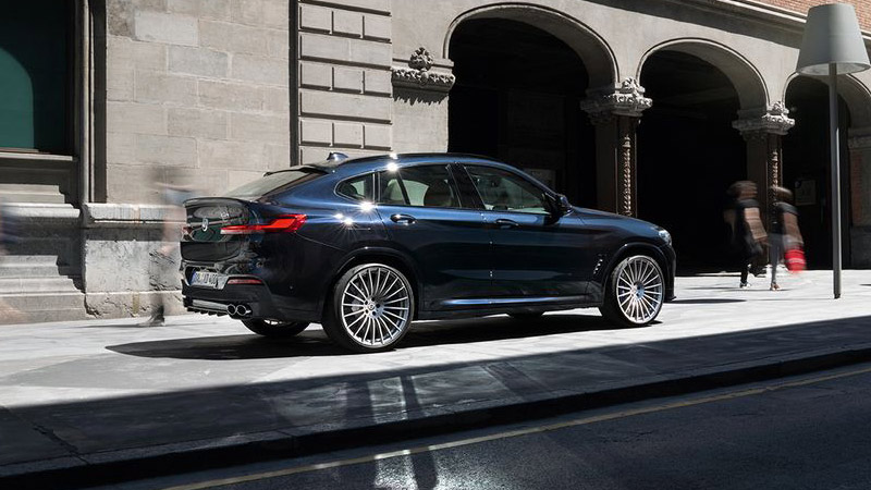 ALPINA - BMW zaparkowane przy ulicy